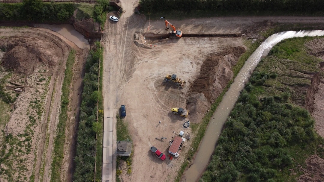 Canal en Campana, Buenos Aires